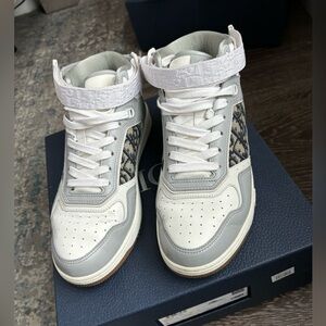 Used great condition Christian Dior sneakers size 8